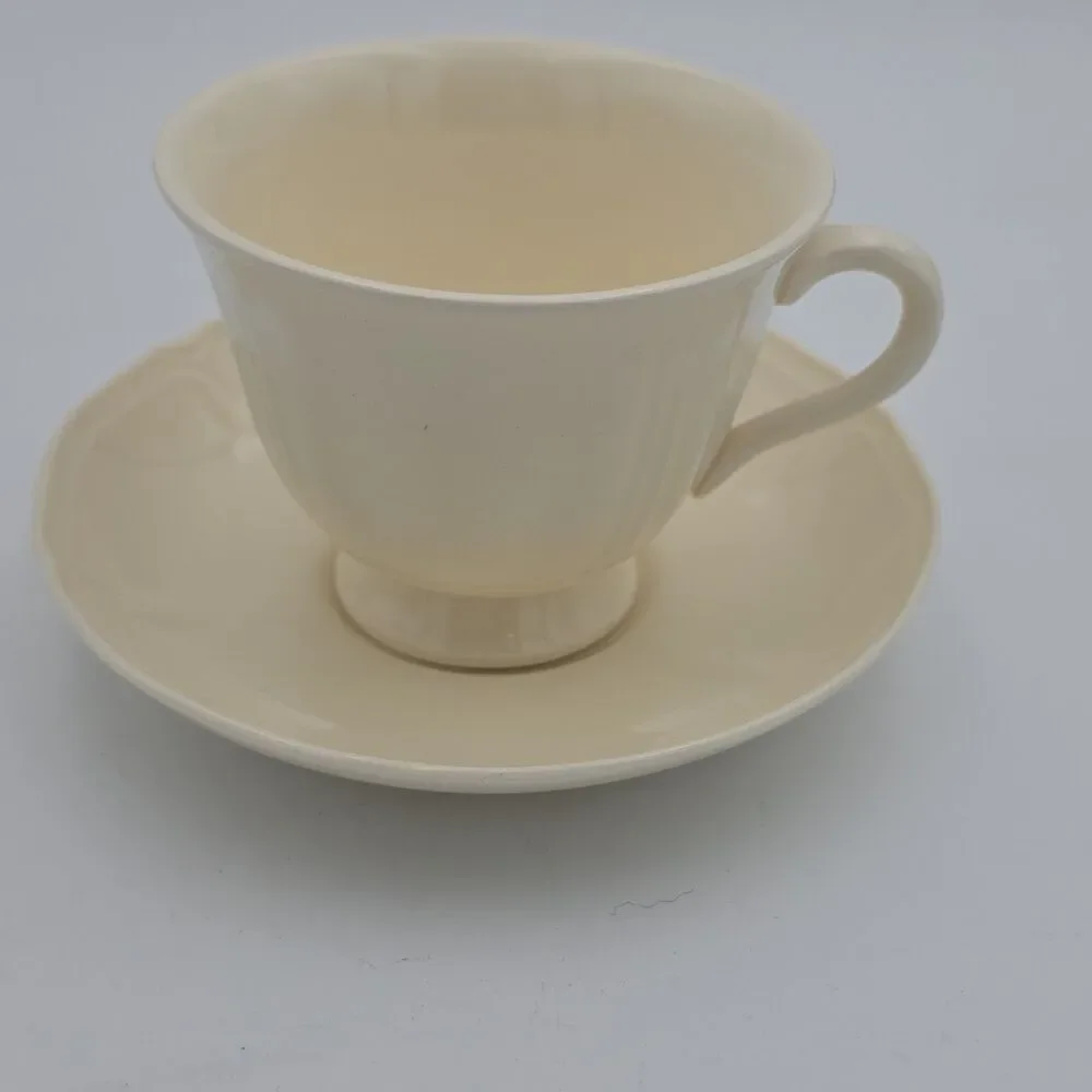 Wedgwood Queen's Shape Cream Ivory Cup & Saucer Made in England Etruria Barlasto